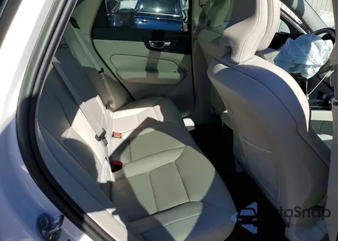 2023 Volvo Xc60 Core z USA, uszkodzony, nr VIN YV4L12DK6P1370775